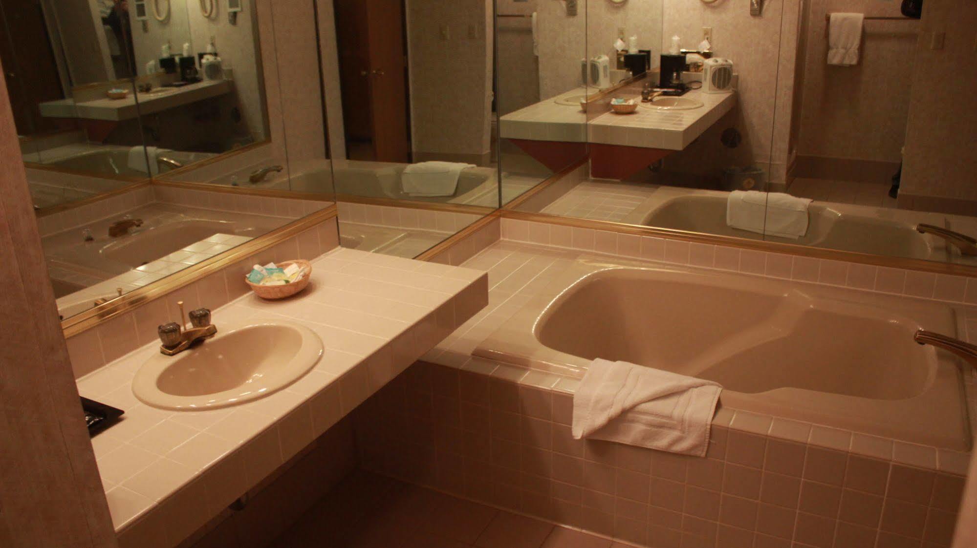 Shawano Four Seasons Resort Εξωτερικό φωτογραφία